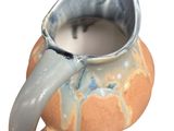 a cup that has a handle on it