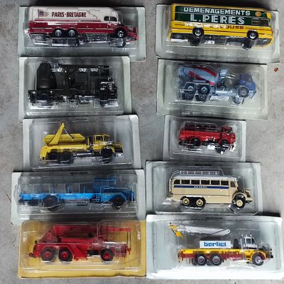 le coffret contient de nombreux types de véhicules miniatures différents