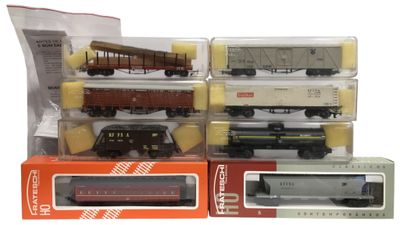 beaucoup de petits trains qui se trouvent dans le paquet