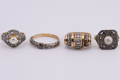 une collection de cinq bagues