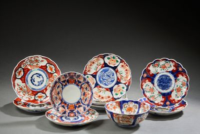 six tasses à thé et soucoupes en porcelaine japonaise d'Imari