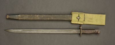 an image of a knife and a small knife on a table