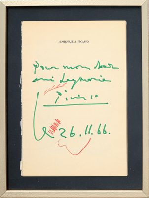 une image représentant une photo encadrée d'un bout de papier écrit à la main