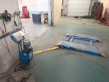 une machine qui se trouve dans un garage