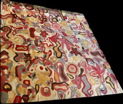une photo d'un tapis orné d'un motif