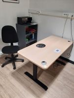 Bureau en mélaminé façon bois et métal noir