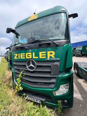 a green truck that is parked on the side of the road