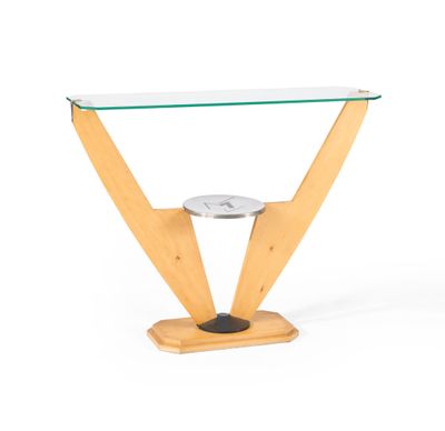 une photo d'une table en bois avec un plateau en verre, sur laquelle se trouve une horloge