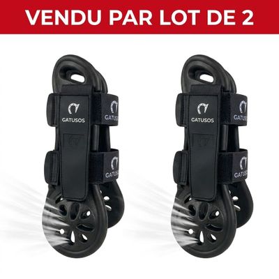 deux paires de roulettes noires avec des roues noires sur fond blanc