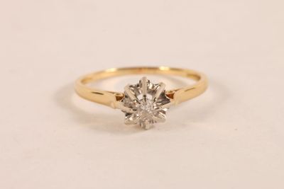 Bague solitaire en or jaune 750 ‰ sertie d'un diamant taille… - Photo 1