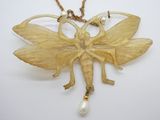 collier papillon plaqué or, orné de perles et d'une perle
