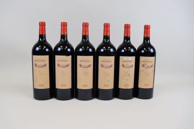 six bouteilles de vin rouge sont alignées