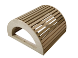 un banc en bois sur lequel est posée une latte en bois
