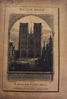 un vieux livre avec l'image d'un château
