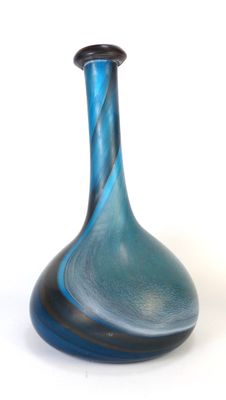 Vase à long col en verre soufflé et torsadé à nuances de ble…