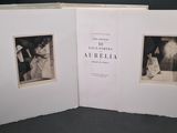 un livre ouvert sur lequel figurent deux images représentant un homme et une femme