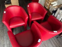 Quatre fauteuils rouge en skaï