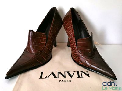 Lanvin Escarpins en cuir effet crocodile de couleur marron e…