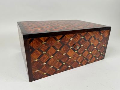 Coffret en bois, marqueterie de bois et incrustations de nac… - Photo 1