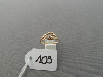 une image représentant une étiquette sur laquelle est accrochée une bague