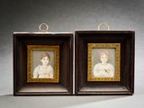 une paire de portraits miniatures représentant une fille et un garçon, dans un cadre en bois