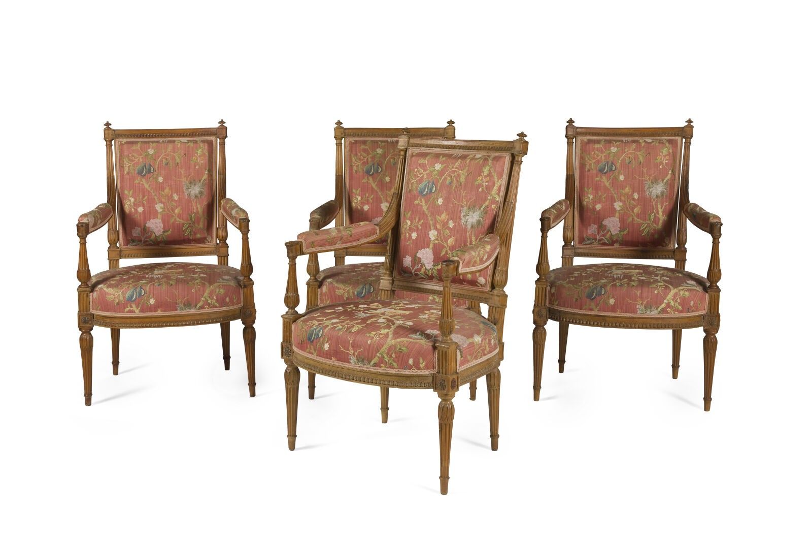SUITE DE QUATRE FAUTEUILS ET DEUX BERGÈRES EN HÊTRE MOULURÉ …
