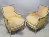 paire de fauteuils français de style louis xvi