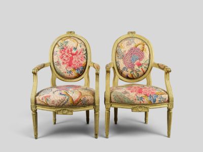 paire de fauteuils « fauteure » de style Louis XVI