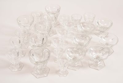 a lot of glasses that are sitting on a table