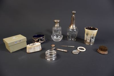 many different items that are sitting on a table