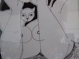 un dessin représentant une femme tenant un chat dans ses bras