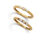 une paire de bagues en or jaune et diamants