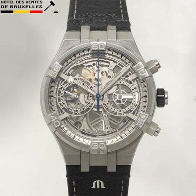 gros plan d'une montre sur fond blanc