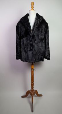 KUFS, TOURS. Blouson à col châle en chevreau noir, deux poch…