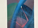 une image représentant une peinture d'un objet bleu et rose, avec un objet vert en arrière-plan