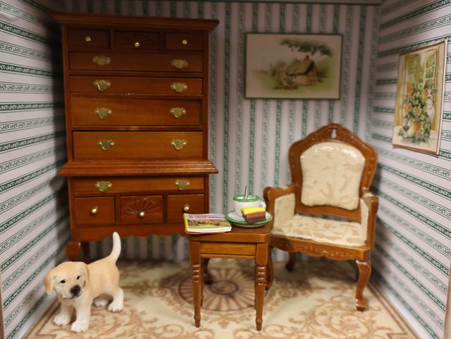 Diorama. Composition miniature, dans une vitrine en bois, vitre e...