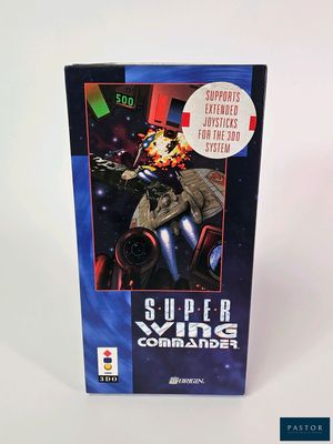 On voit ici la boîte du jeu « Super Wing Commander ».