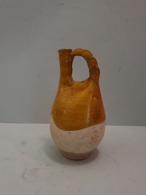 Gourde en terre cuite à la partie supérieure glaçurée jaune