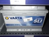 une boîte bleue et blanche sur laquelle est apposée une étiquette