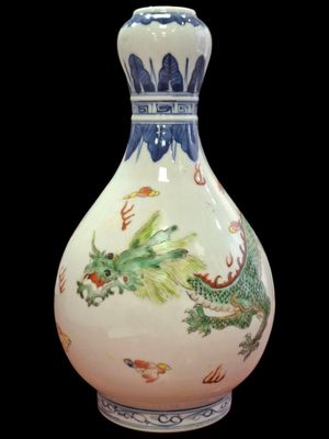 CHINE, 1ère République Vase piriforme en porcelaine, émaux d… - Photo 1