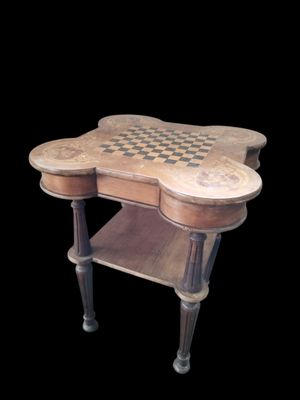 Table à jeux en bois de placage à plateau chantourné pieds c…