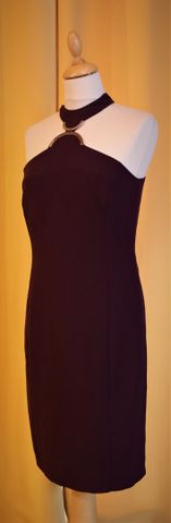CALVIN KLEIN – Jolie robe de soirée violette, bijoux dorés. Taill...