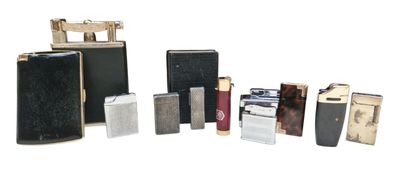 a lot of different types of lighters and lighters