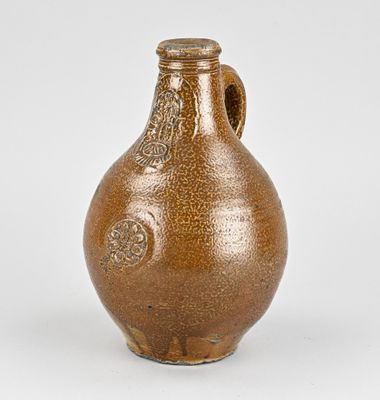 une image représentant un vase marron posé sur une surface blanche