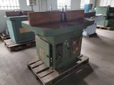 a machine that is sitting on a pallet in a room