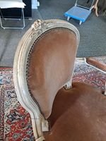 Paire de fauteuils en bois sculpté et mouluré peint de coule… (photo 3)