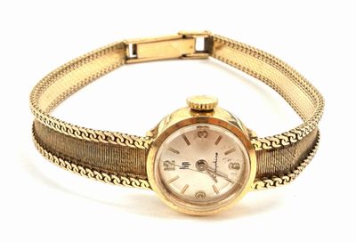 an image of a lady ' s wrist watch with a chain around it