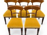 un ensemble de six chaises dont les assises sont recouvertes de velours jaune
