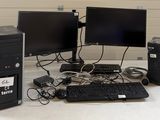un ordinateur de bureau posé sur un bureau blanc