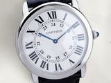 gros plan d'une montre avec des chiffres romains sur le cadran